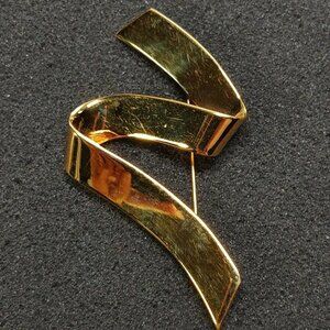 Monet Gold Tone Zigzag Ribbon Brooch Pin Sculptural Fold Bold 1980s 3” Designer